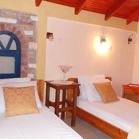 Castle Pontos מלון