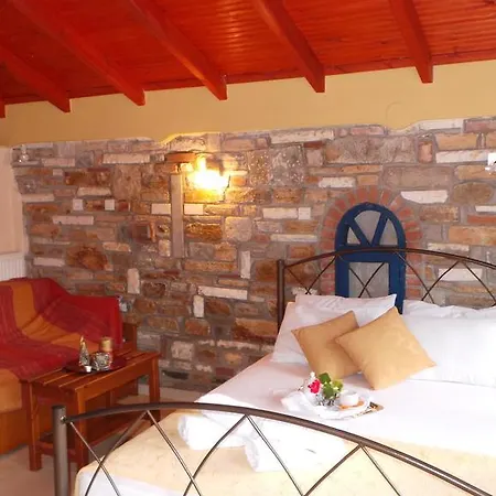 מלון Castle Pontos 2*