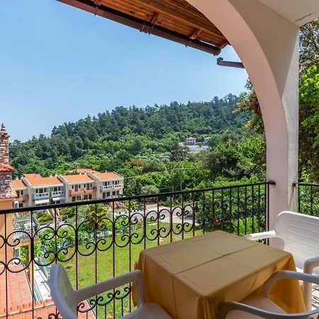 מלון Castle Pontos