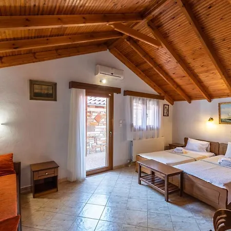 מלון Castle Pontos 2*